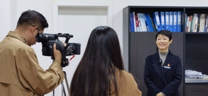 吴涛总校长接受区融媒体中心采访，介绍大洋实验学校安全工作的思路、做法和经验。